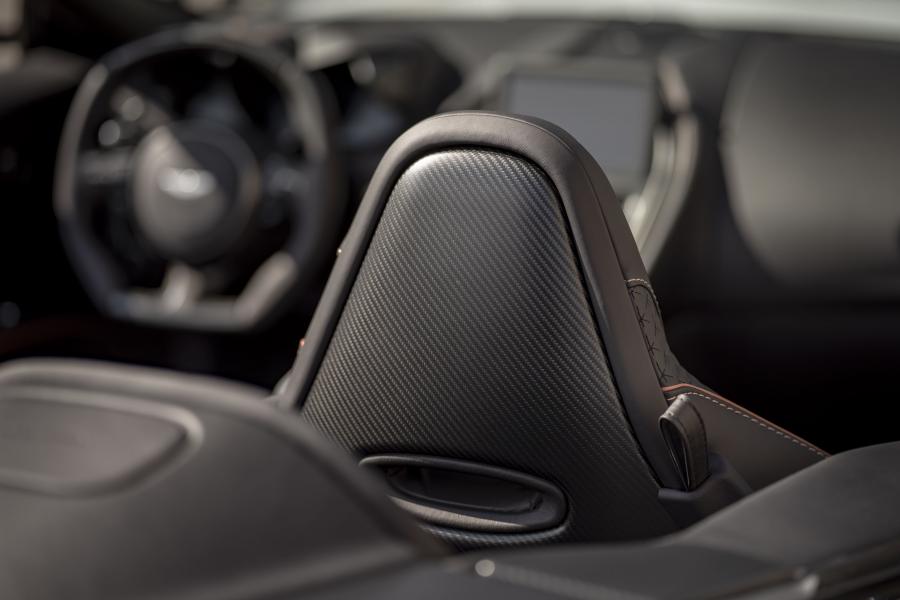 Детали интерьера Aston Martin DBS Superleggera Volante 2019 года  (WW) (фото 2 из 41)